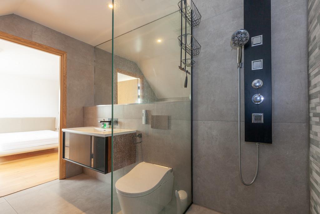 En-Suite Bathroom