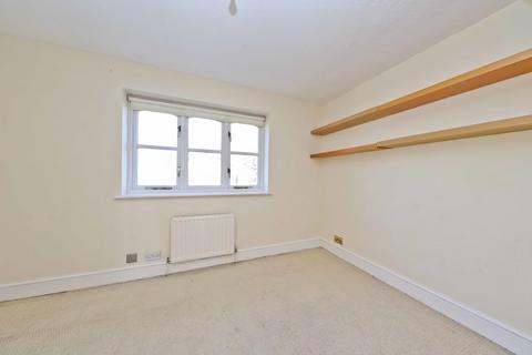 2 bedroom terraced house for sale, Oakcroft Close, Pinner HA5