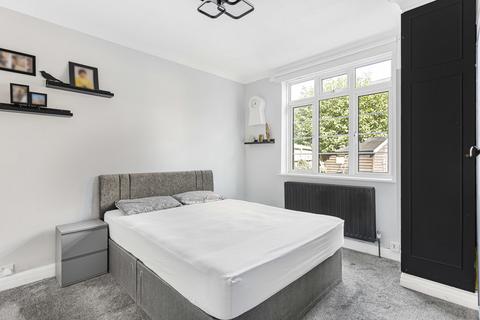 2 bedroom maisonette for sale, Thames Street, Sunbury-on-Thames, Surrey, TW16