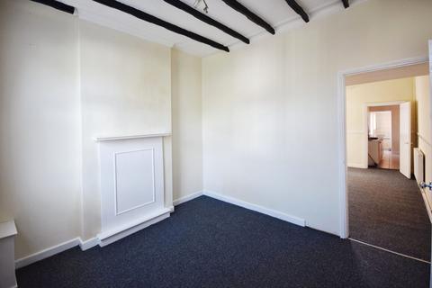 3 bedroom end of terrace house to rent, Rose Street, Northwood