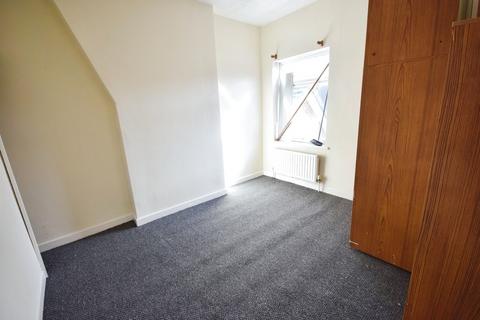 3 bedroom end of terrace house to rent, Rose Street, Northwood