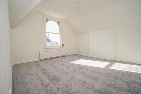 3 bedroom flat for sale, Baldslow Road, Hastings