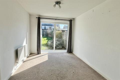 3 bedroom semi-detached house to rent, Goodwood Crescent, Gravesend