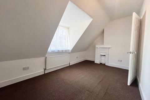 2 bedroom maisonette to rent, High Street , East Croydon
