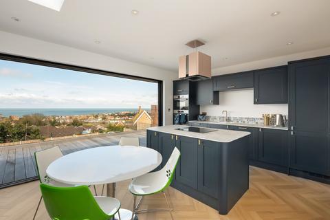 2 bedroom bungalow for sale, Grimthorpe Avenue, Whitstable