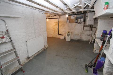 31 Albert Road, Queensbury, Bradford, BD13 1PA