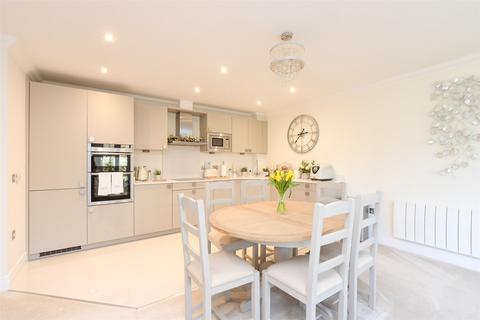 1 bedroom flat for sale, Wray Common Road, Reigate, Surrey