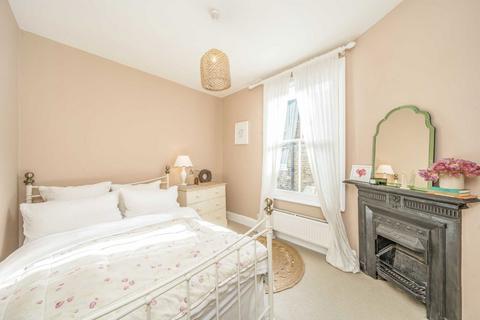3 bedroom maisonette for sale, Ramsden Road, London SW12