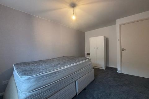 2 bedroom apartment to rent, Shaftesbury Gardens, London NW10