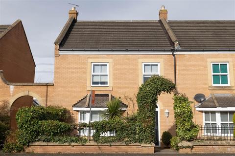 3 bedroom end of terrace house for sale, Daylesford Drive, Newcastle Upon Tyne