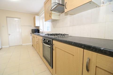 4 bedroom end of terrace house to rent, Beresford Road, Dorking