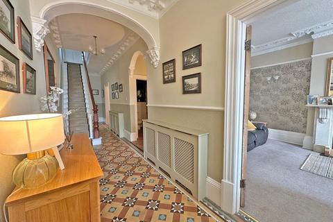 5 bedroom semi-detached house for sale, Southwick Street, West Sussex BN42