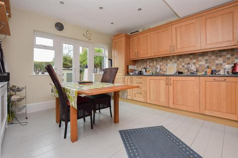 3 bedroom flat for sale, Priory Avenue, Hastings