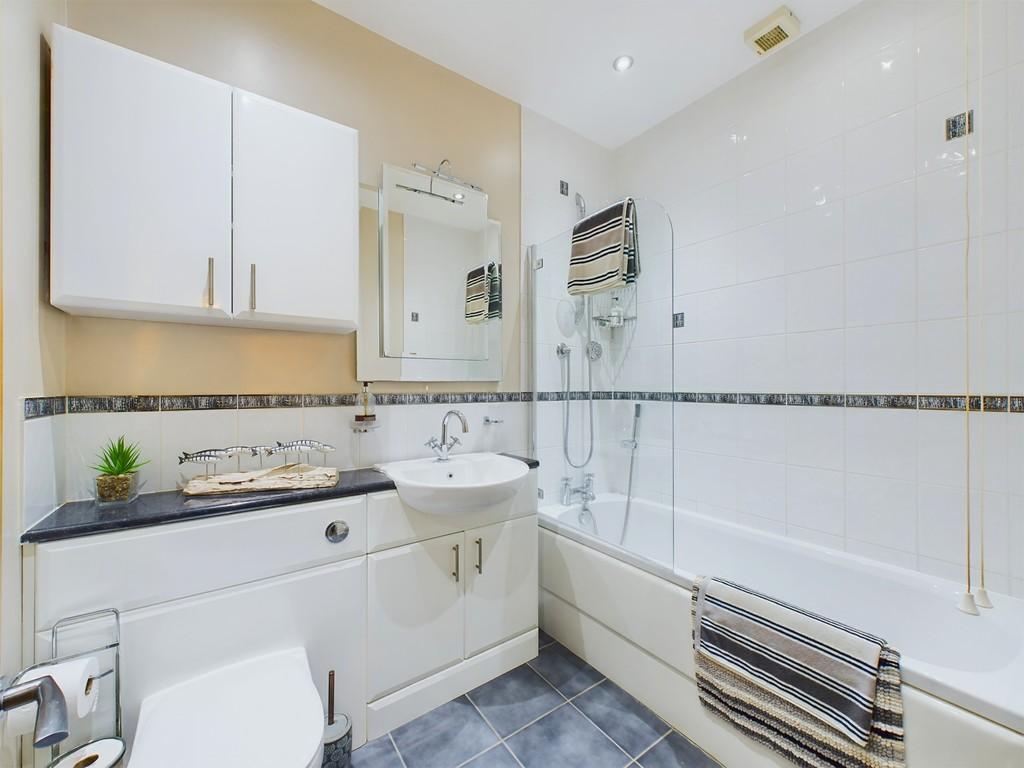 Bathroom CAM02314 G0-PR0077-STILL007