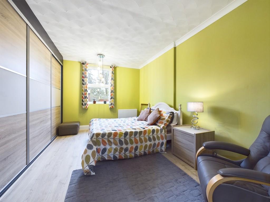 Master Bedroom CAM02314 G0-PR0077-STILL009