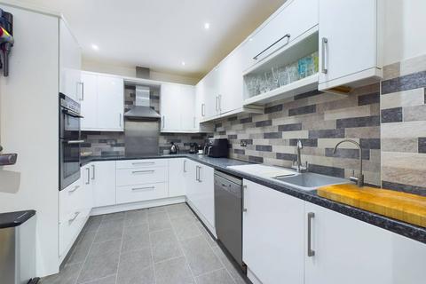 2 bedroom apartment for sale, Guines Court, CM9 8TW