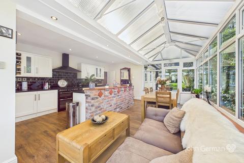 4 bedroom detached bungalow for sale, The Pastures, Repton