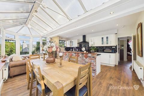 4 bedroom detached bungalow for sale, The Pastures, Repton