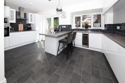 1 Glenthorne Drive, Ashton-under-lyne, OL7 9DT