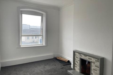 1 bedroom apartment to rent, Huddersfield Road, Dewsbury