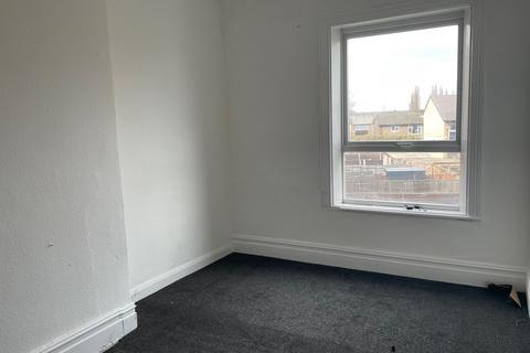 1 bedroom apartment to rent, Huddersfield Road, Dewsbury