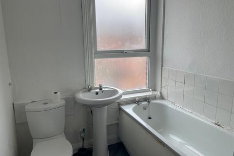 1 bedroom apartment to rent, Huddersfield Road, Dewsbury