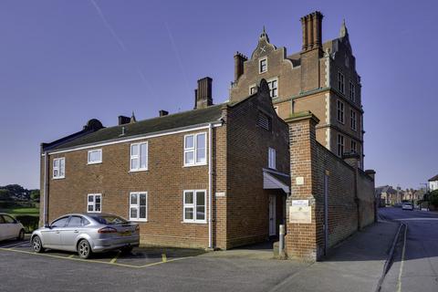 2 bedroom ground floor flat for sale, Cobbold Road, Suffolk IP11