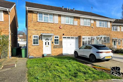 3 bedroom semi-detached house to rent, Lorraine Park, Harrow