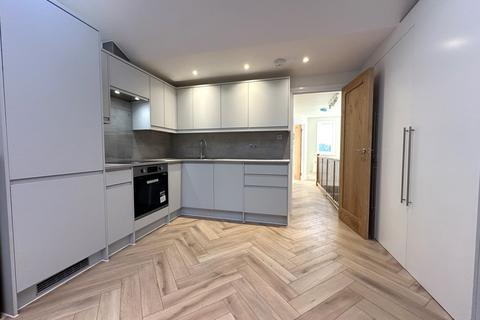 1 bedroom flat to rent, Chiswick High Road, Chiswick, London