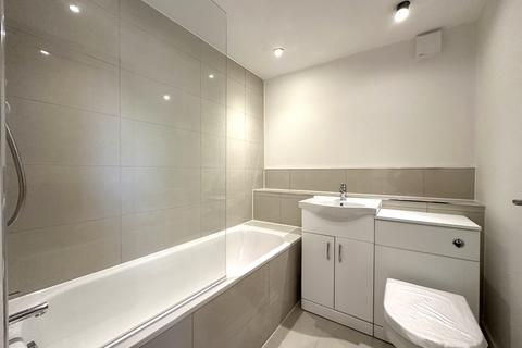 1 bedroom flat to rent, Chiswick High Road, Chiswick, London