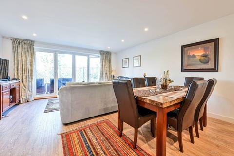 4 bedroom terraced house for sale, Sycamore Avenue, Woking, GU22