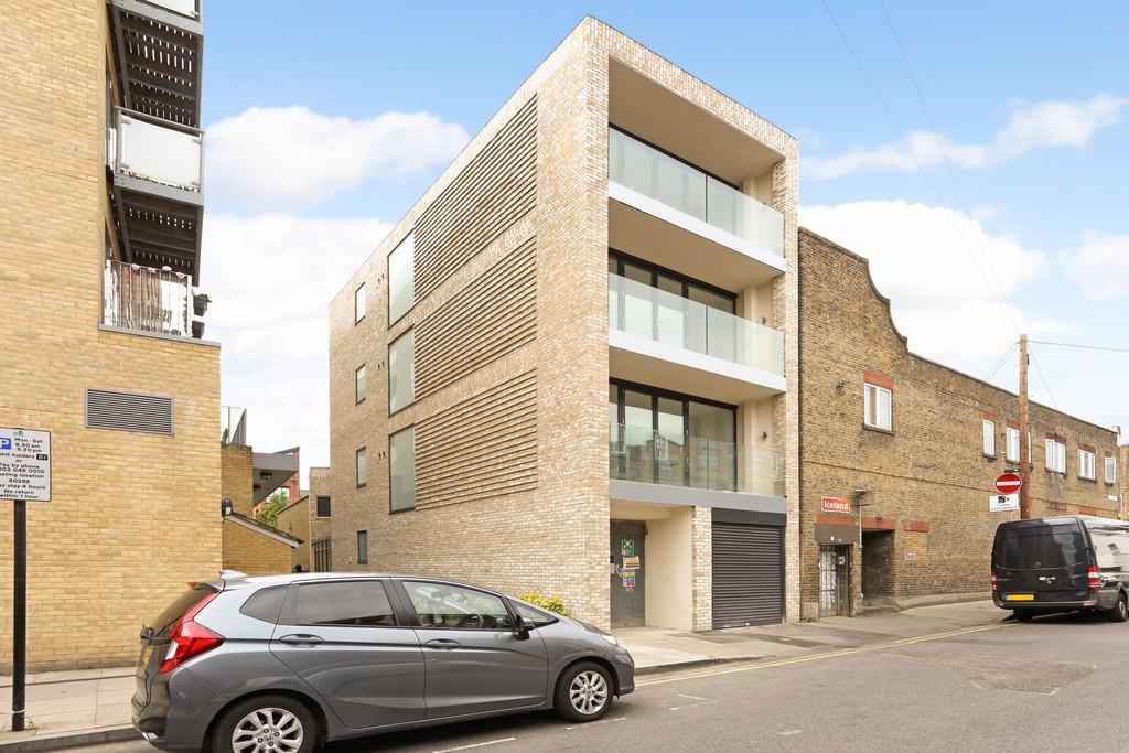 Flat 4, 63 Cardigan Road, Mile End London (1)