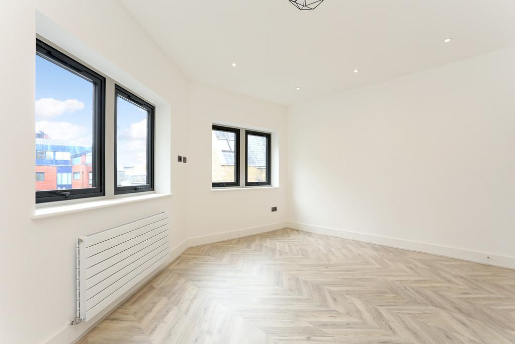 Flat 4, 63 Cardigan Road, Mile End London (11)