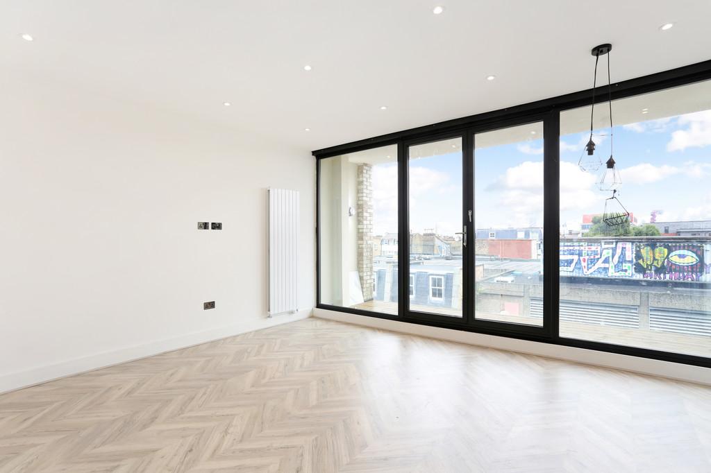 Flat 4, 63 Cardigan Road, Mile End London (3)