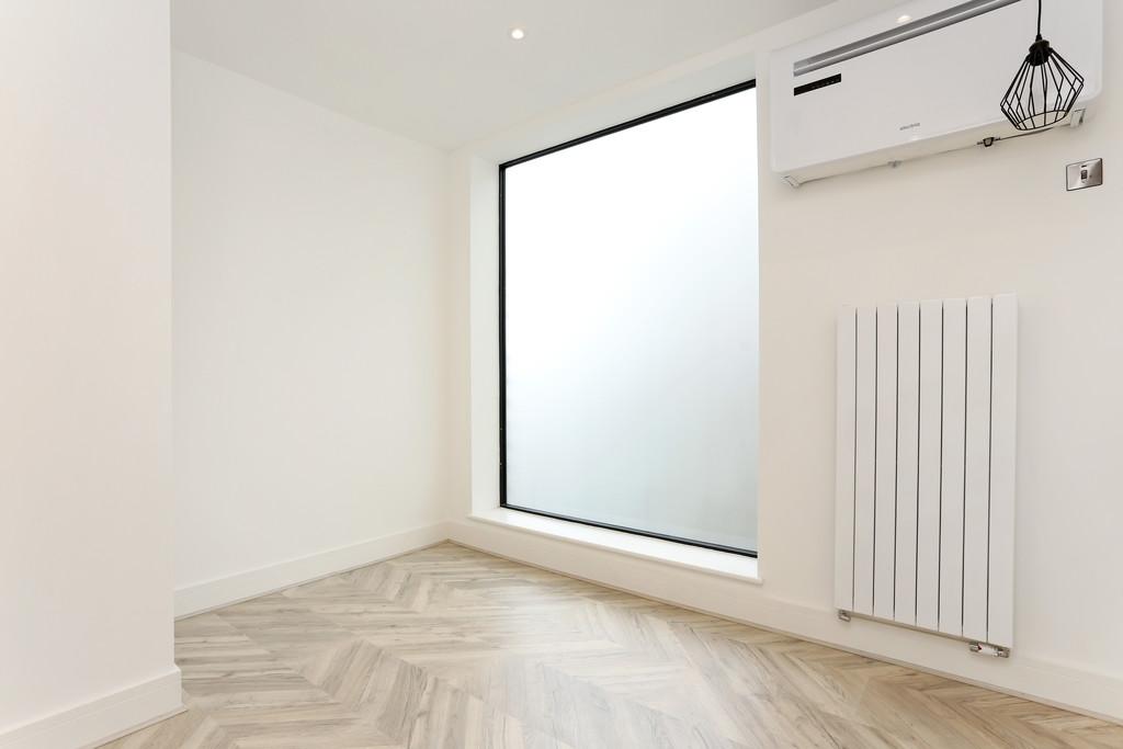 Flat 4, 63 Cardigan Road, Mile End London (12)