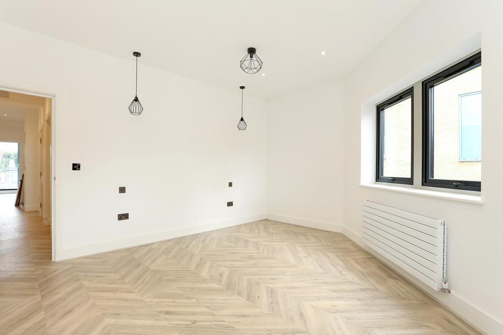Flat 4, 63 Cardigan Road, Mile End London (9)