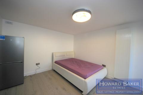 Studio to rent, Kingsbury, NW9