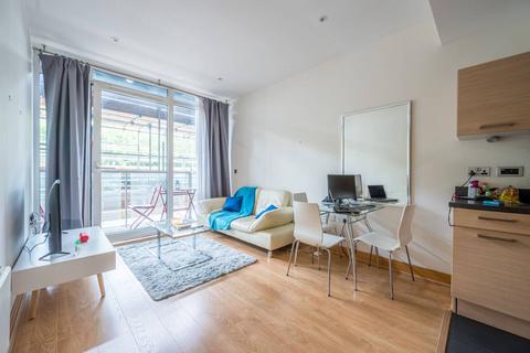 1 bedroom flat to rent, Queenstown Road, Battersea Park, London, SW11