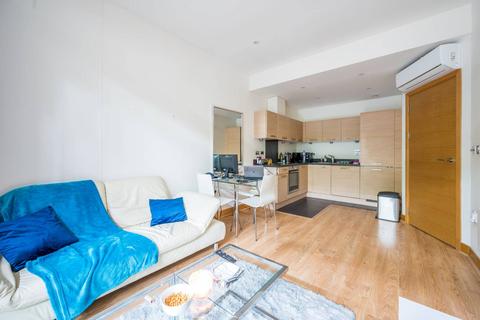 1 bedroom flat to rent, Queenstown Road, Battersea Park, London, SW11