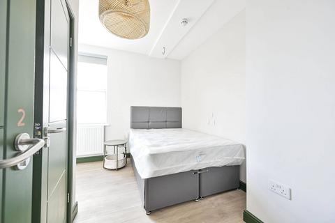 Studio to rent, Clapham High Street, Clapham High Street, London, SW4