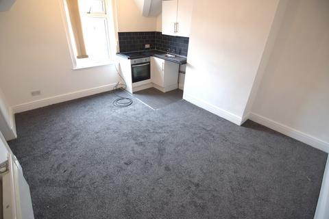 Studio to rent, Warbreck Hill Road, Blackpool