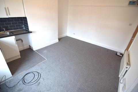 Studio to rent, Warbreck Hill Road, Blackpool