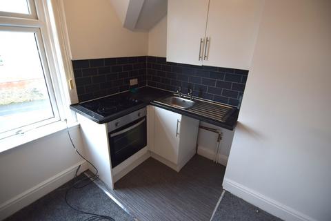 Studio to rent, Warbreck Hill Road, Blackpool