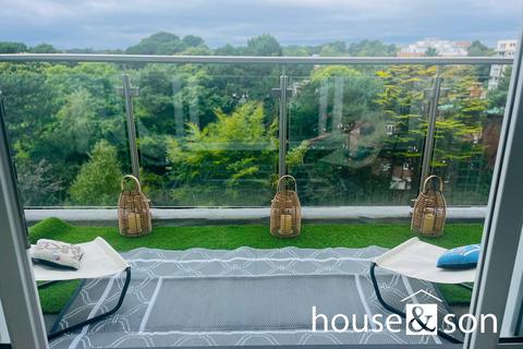 50 Admirals Walk, Bournemouth, BH2 5HG