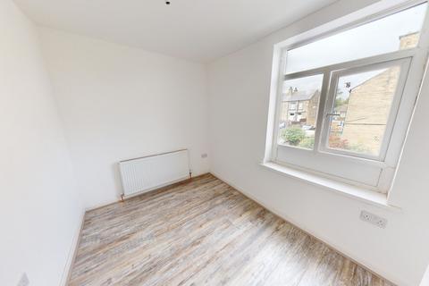 2 bedroom flat to rent, Huddersfield Road, Wyke BD12