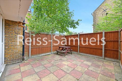 4 bedroom ground floor maisonette to rent, Lorrimore Road, Kennington, Southwark,London SE17