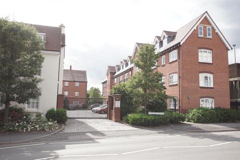 Martinique Square , Bowling Green Street, Warwick