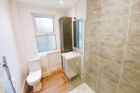 2 bedroom flat to rent, Crowther Road, London SE25