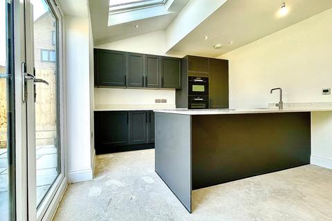 undefined, Wolverton Road, Great Linford, Milton Keynes, MK14