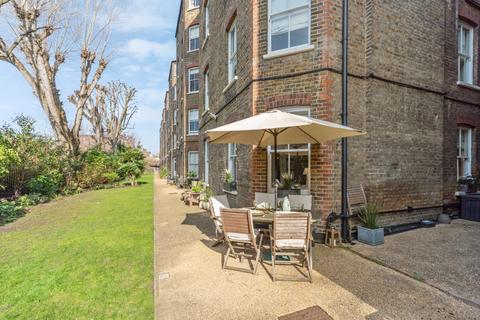 3 bedroom flat to rent, Albany Mansions, Albert Bridge Road, London